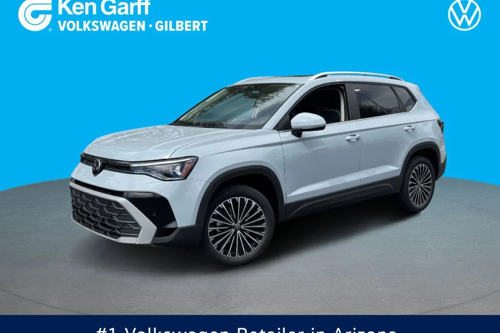 2025 Volkswagen Taos SE photo 1