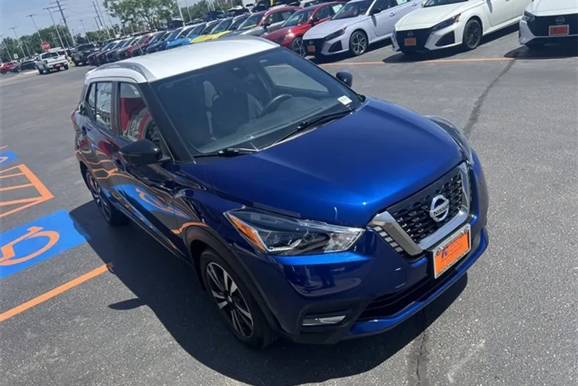 2020 Nissan Kicks SR photo 1