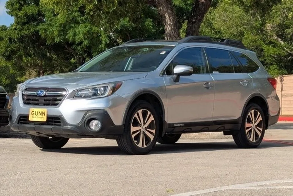 2018 Subaru Outback Limited photo 1