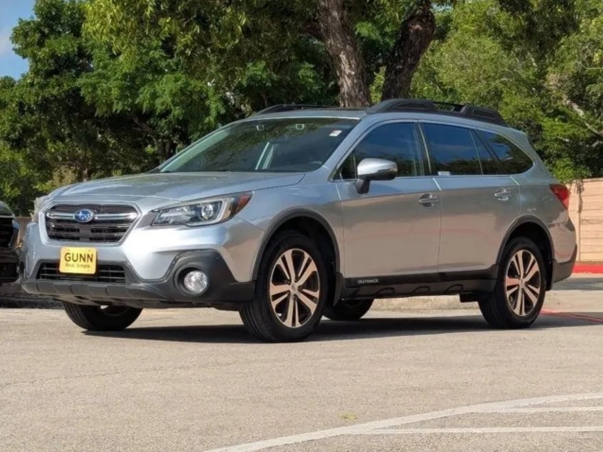 2018 Subaru Outback Limited photo 1