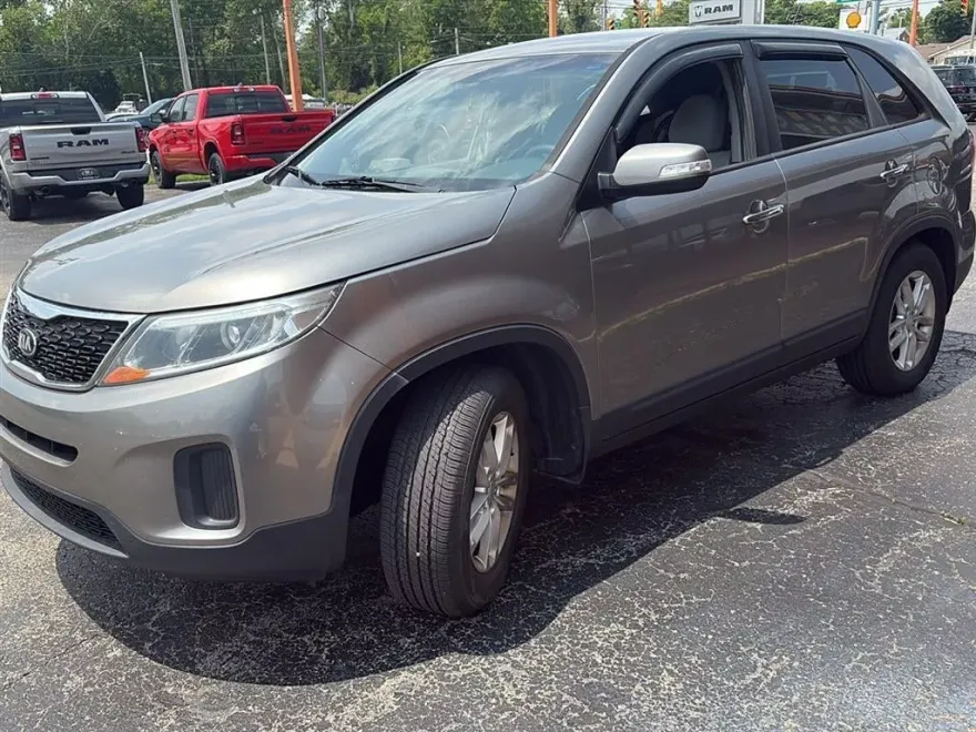 2015 Kia Sorento LX photo 1