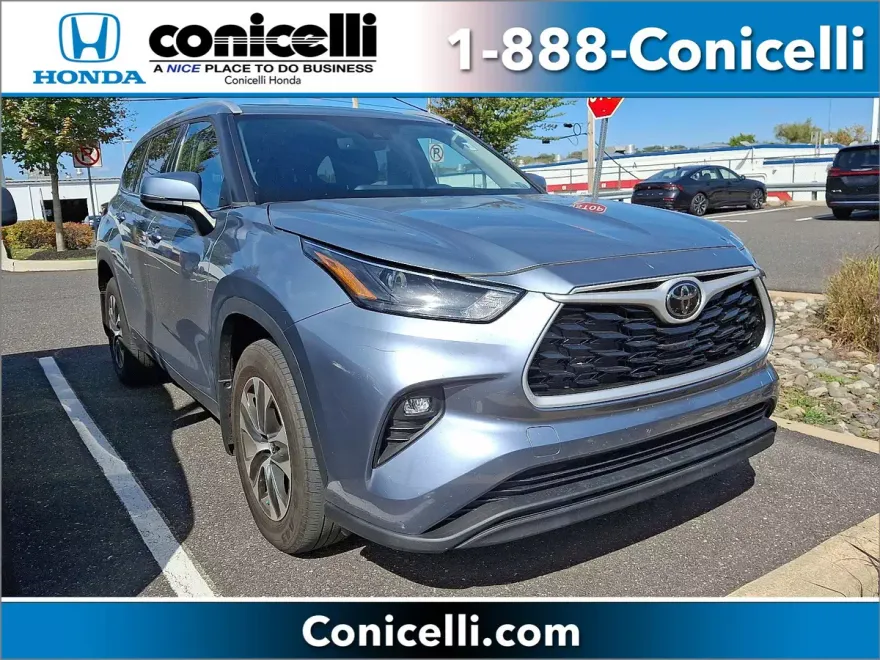 2022 Toyota Highlander XLE photo 1