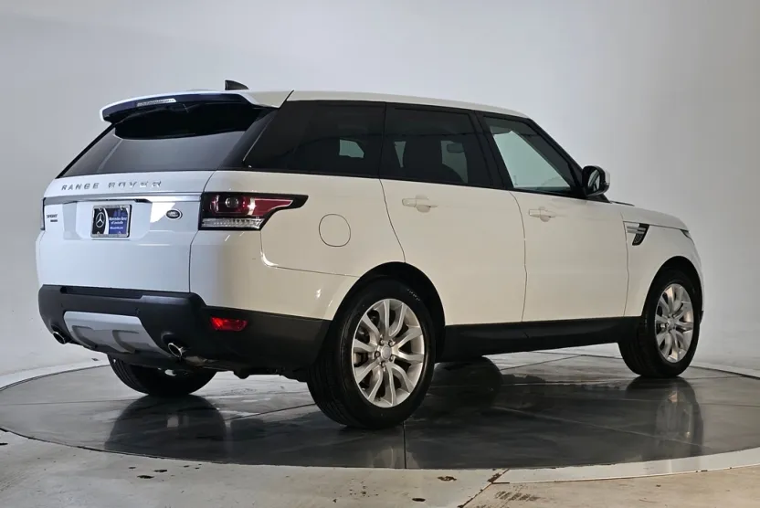 2017 Land Rover Range Rover Sport SE photo 1