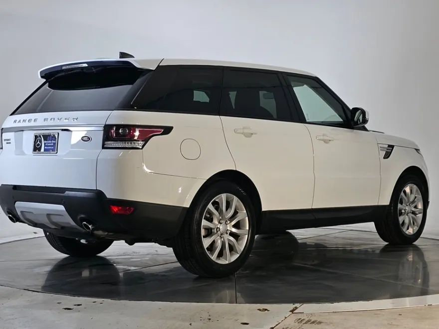 2017 Land Rover Range Rover Sport SE photo 1