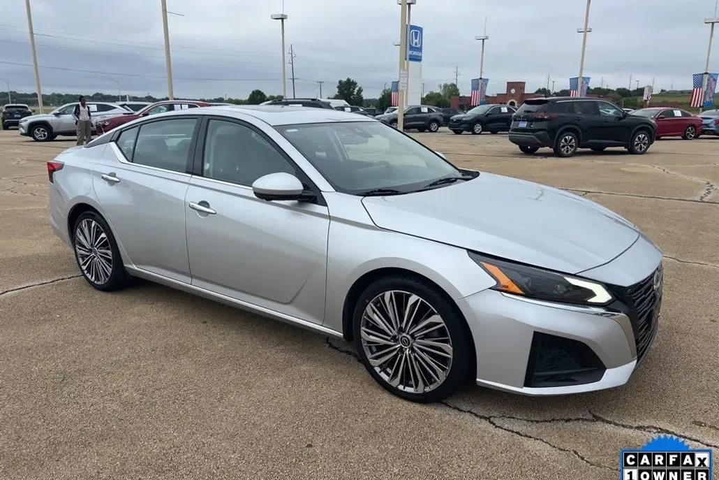 2023 Nissan Altima 2.5 SL photo 1
