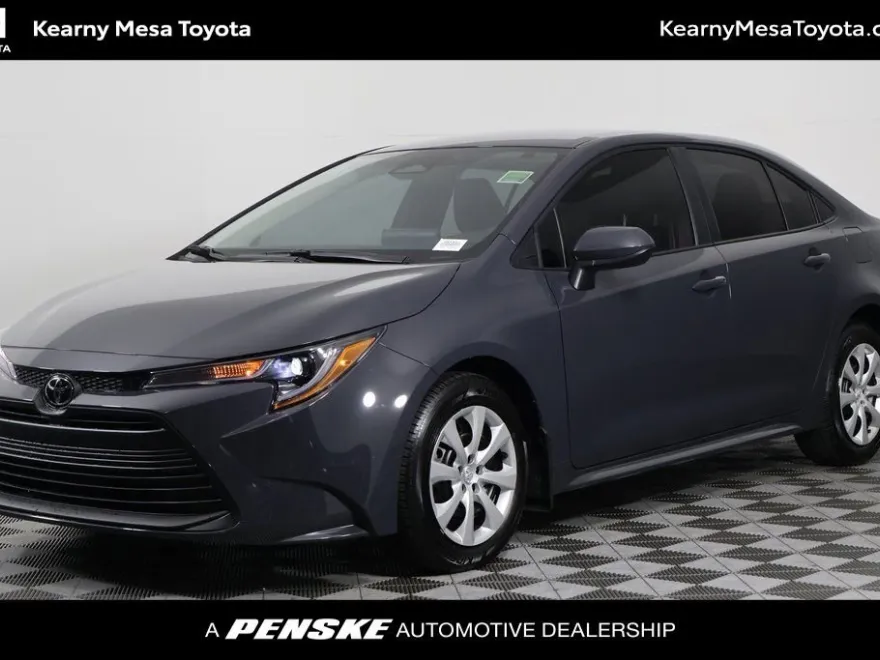 2025 Toyota Corolla LE photo 1