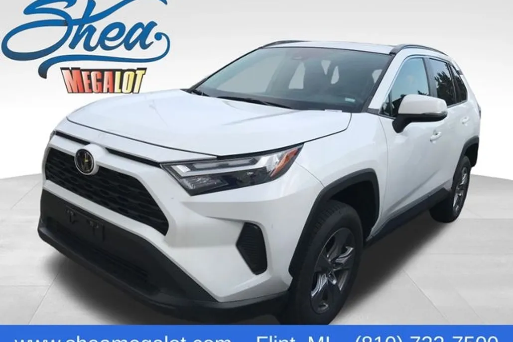 2023 Toyota RAV4 XLE photo 1