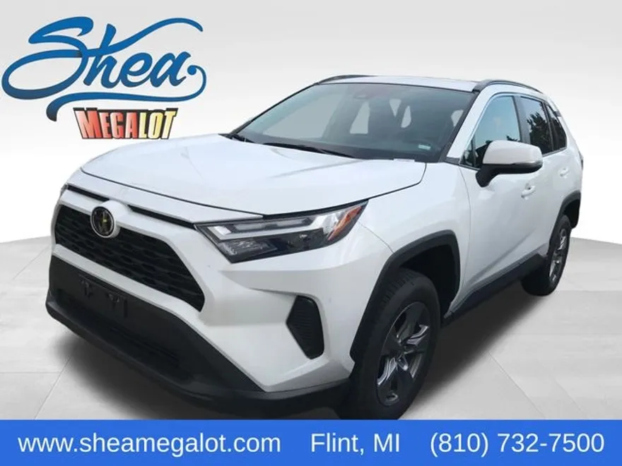 2023 Toyota RAV4 XLE photo 1