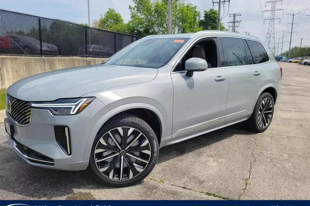2025 Volvo XC90 B5 Core photo 1
