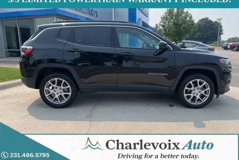 2022 Jeep Compass Latitude Lux photo 1