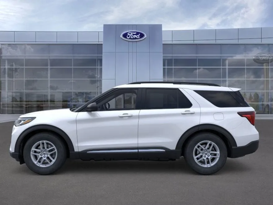 2025 Ford Explorer photo 1