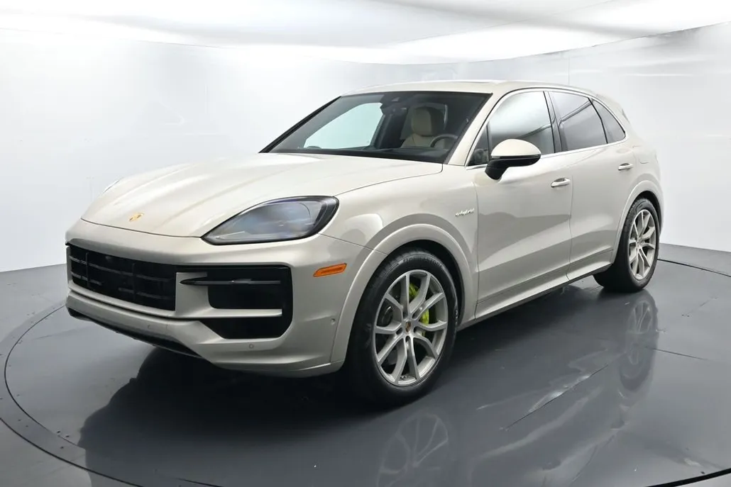 2025 Porsche Cayenne E-Hybrid S photo 1