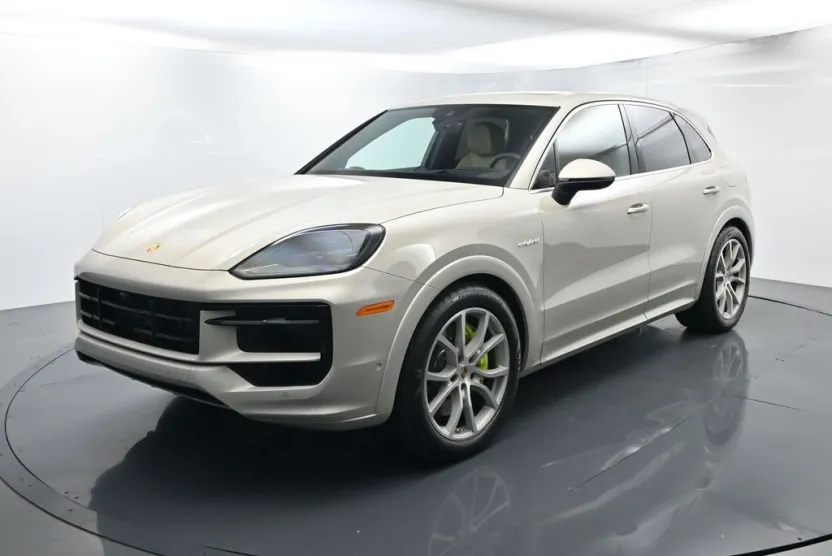2025 Porsche Cayenne E-Hybrid S photo 1