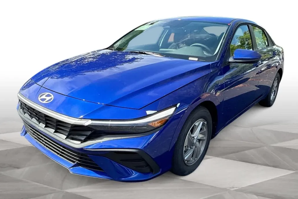 2025 Hyundai Elantra SE photo 1