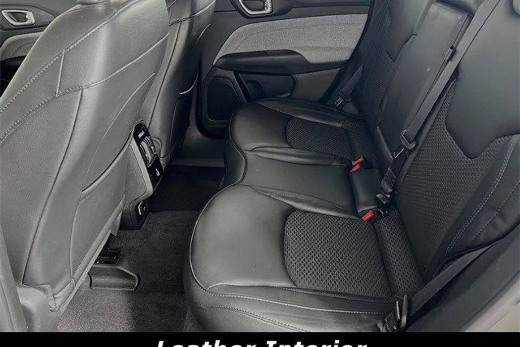 2023 Jeep Compass Latitude photo 1