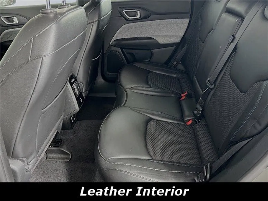 2023 Jeep Compass Latitude photo 1