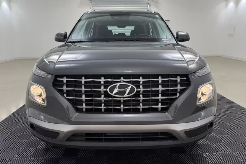 2024 Hyundai Venue SEL photo 1