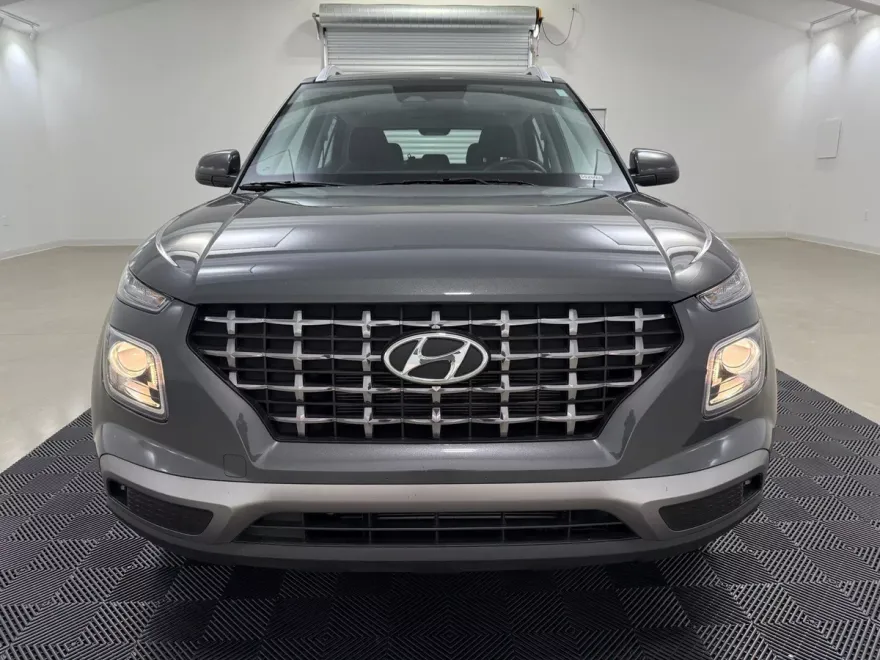 2024 Hyundai Venue SEL photo 1