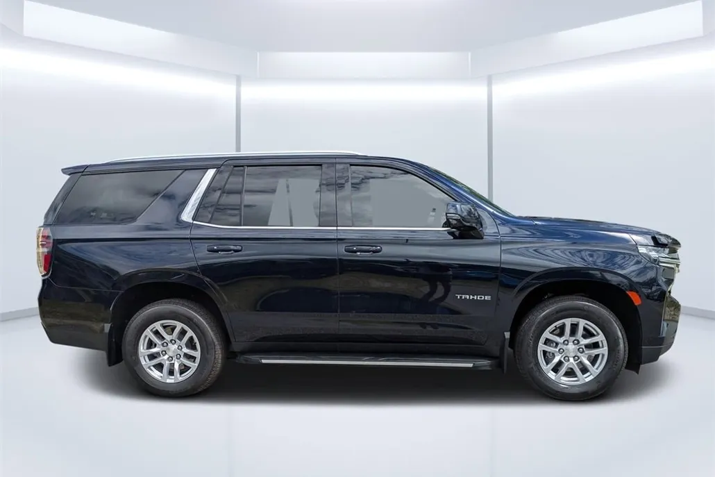 2023 Chevrolet Tahoe LT photo 1