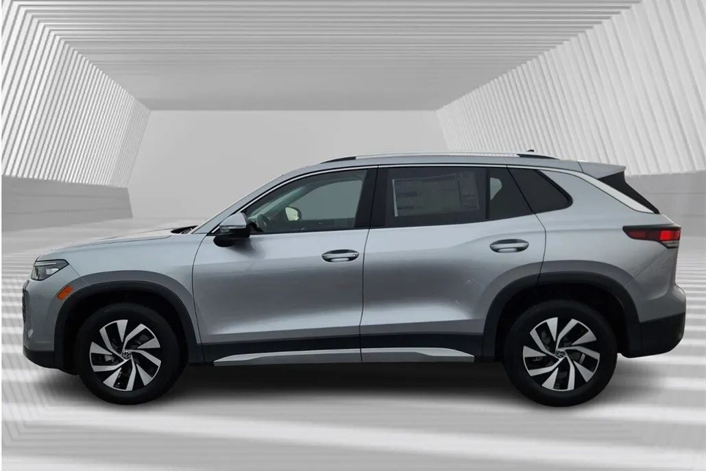 2025 Volkswagen Tiguan S photo 1