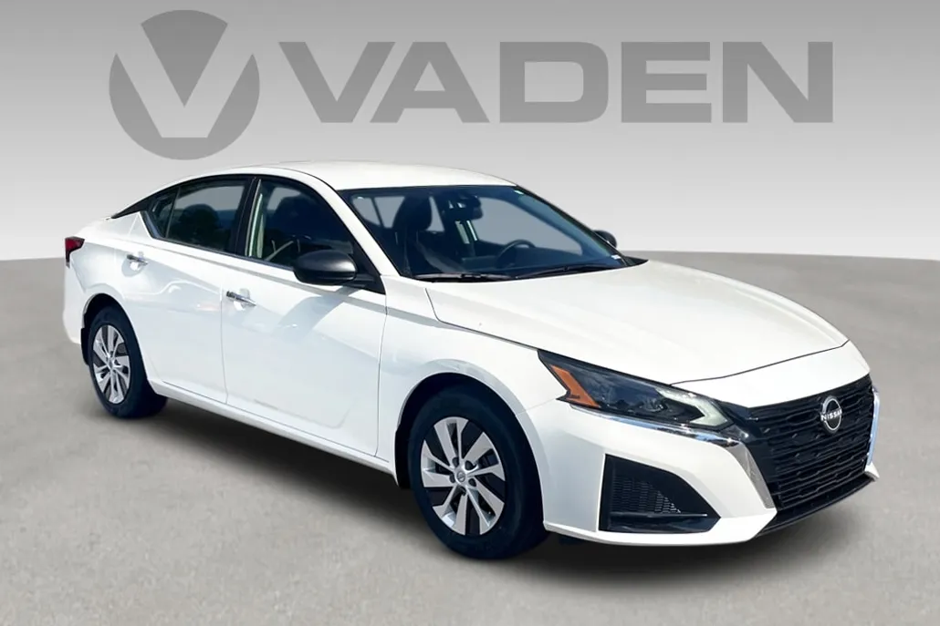 2025 Nissan Altima S photo 1