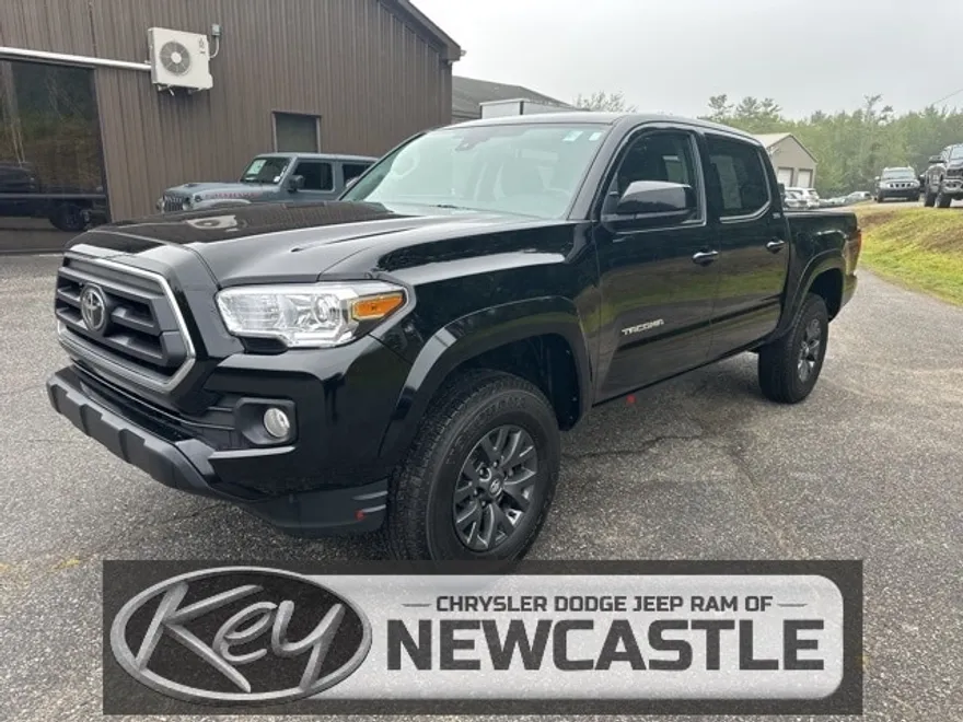 2023 Toyota Tacoma TRD Off-Road V6 photo 1