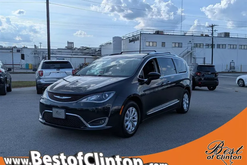 2018 Chrysler Pacifica Touring L photo 1