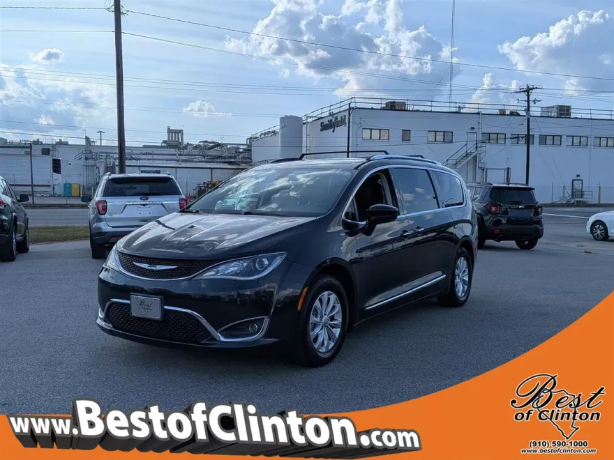 2018 Chrysler Pacifica Touring L photo 1