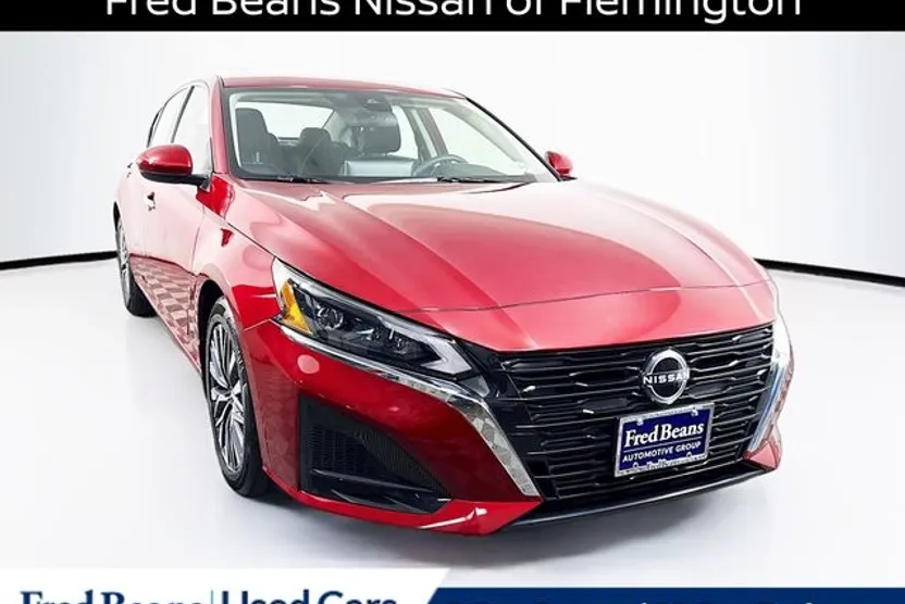 2023 Nissan Altima 2.5 SV photo 1