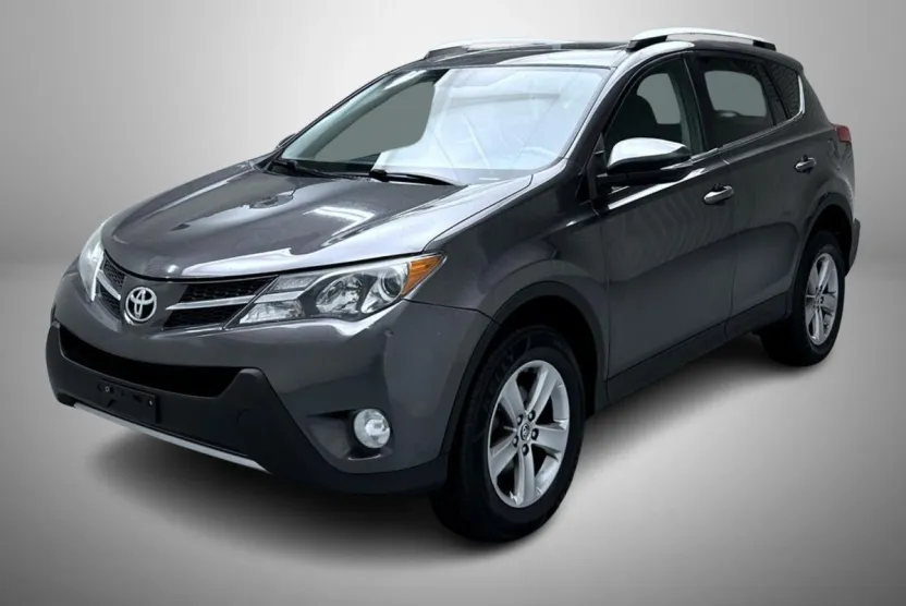2015 Toyota RAV4 XLE photo 1