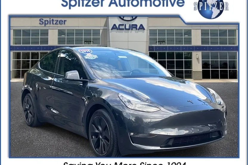 2025 Tesla Model Y Long Range photo 1