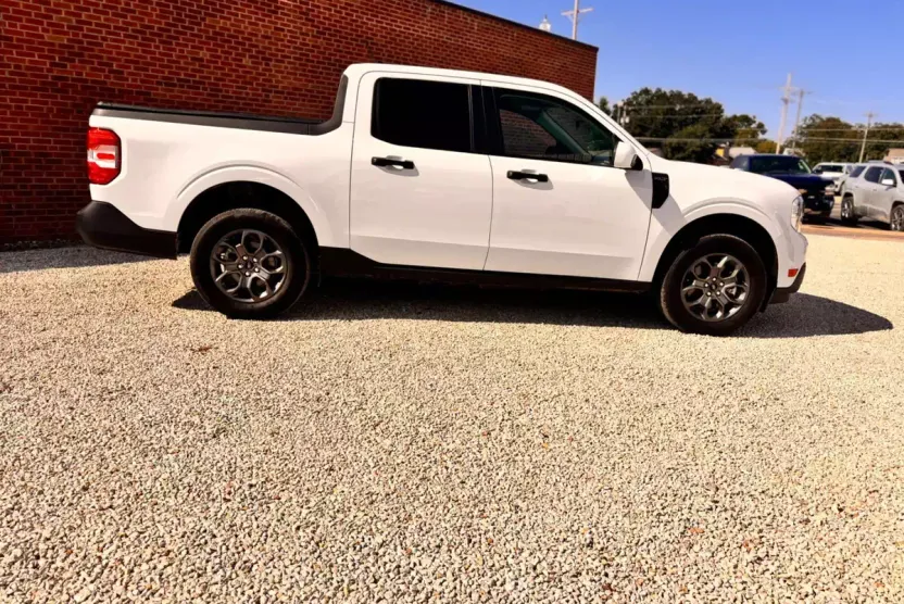 2023 Ford Maverick XLT photo 1