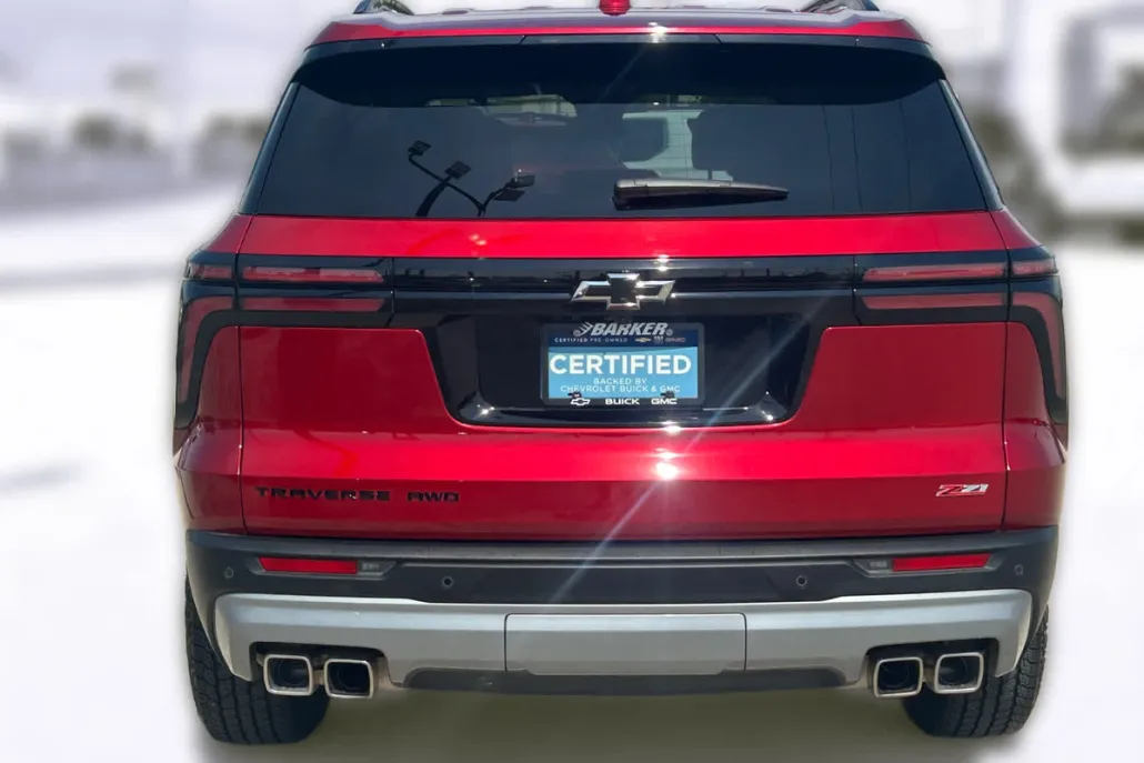 2024 Chevrolet Traverse Z71 photo 1