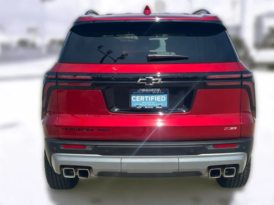 2024 Chevrolet Traverse Z71 photo 1