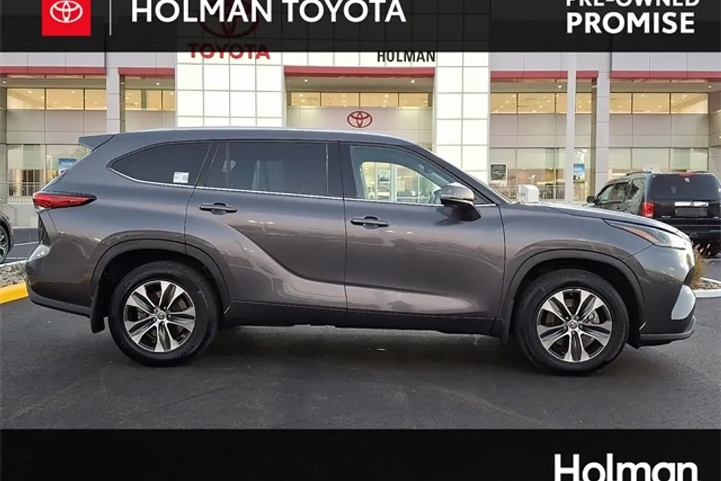 2022 Toyota Highlander XLE photo 1