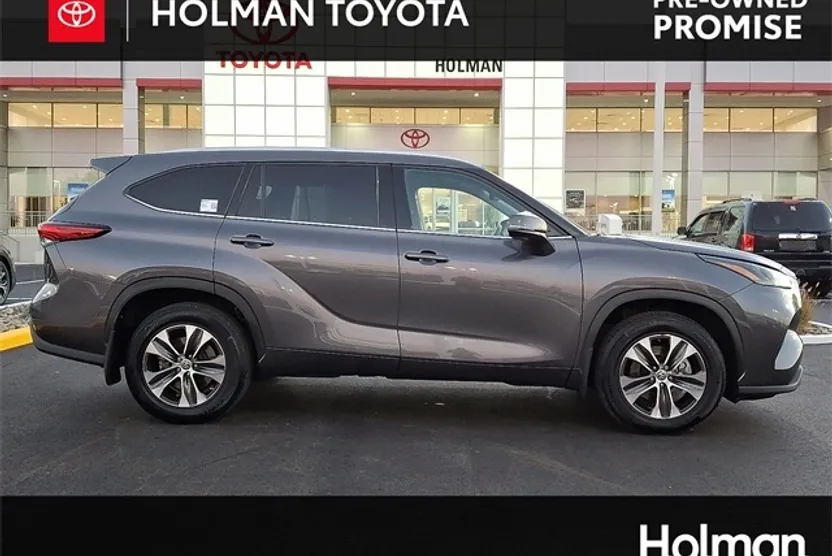 2022 Toyota Highlander XLE photo 1