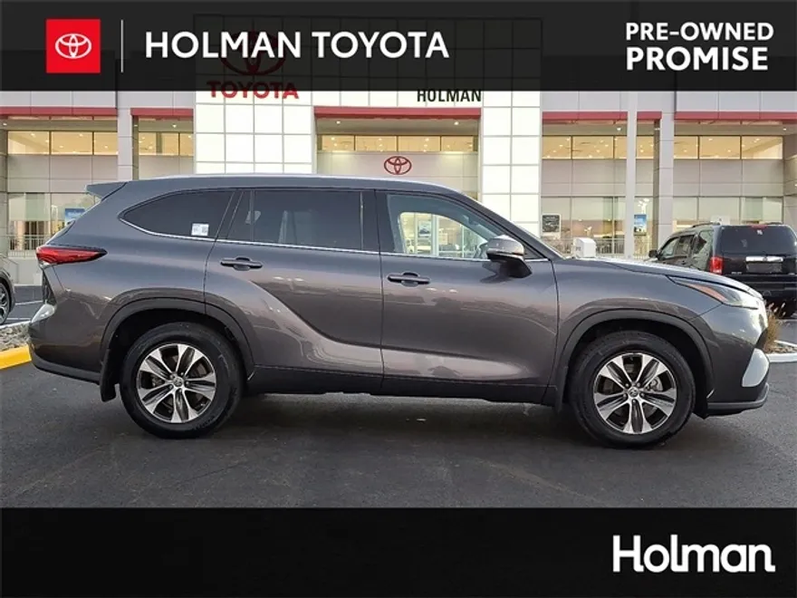 2022 Toyota Highlander XLE photo 1