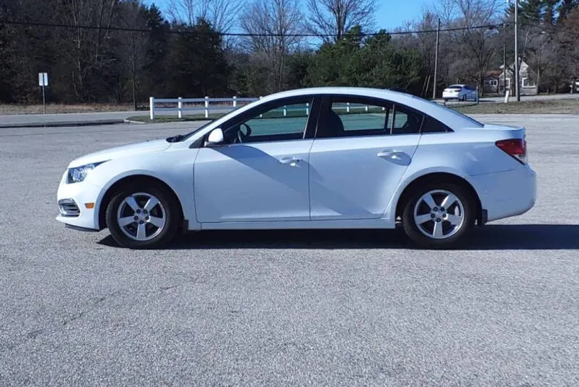 2016 Chevrolet Cruze photo 1