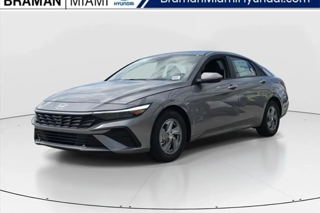 2025 Hyundai Elantra SE photo 1