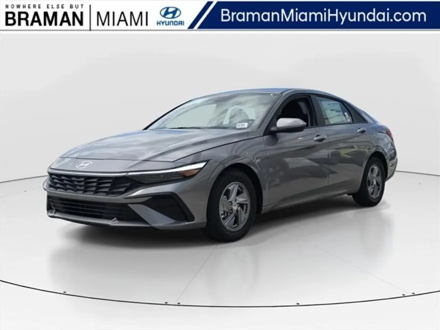2025 Hyundai Elantra SE photo 1