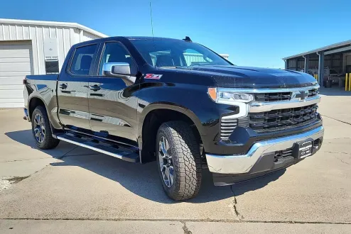 2025 Chevrolet Silverado 1500 LT photo 3