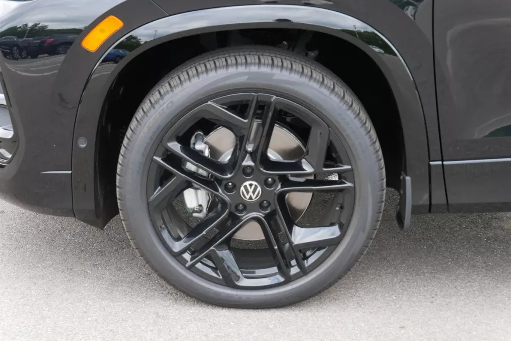2025 Volkswagen Tiguan SE R-Line Black photo 1