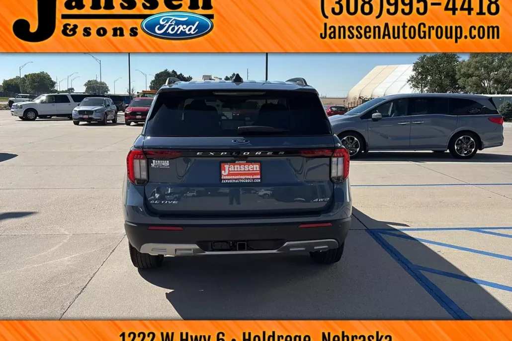 2025 Ford Explorer photo 1