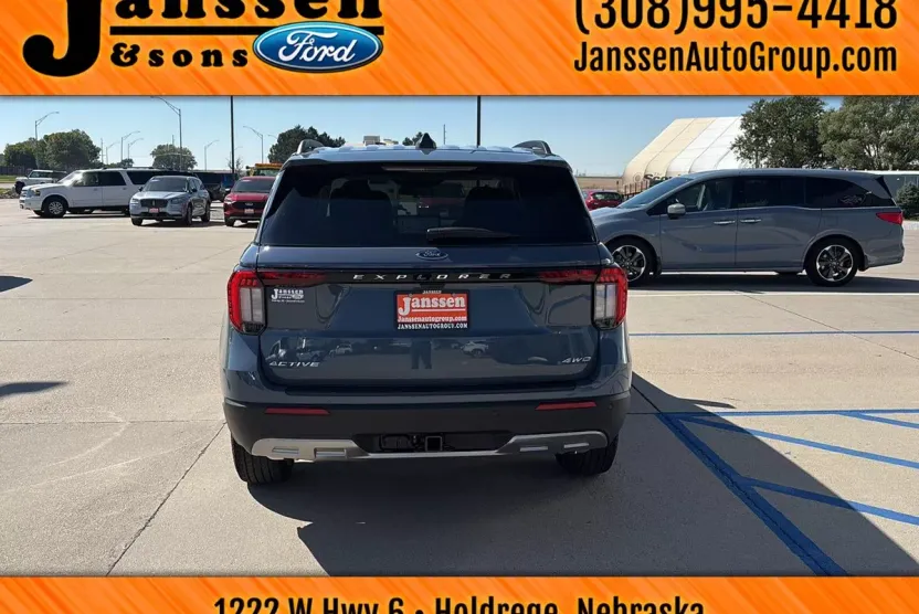 2025 Ford Explorer photo 1
