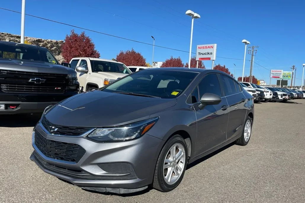 2018 Chevrolet Cruze LT photo 1