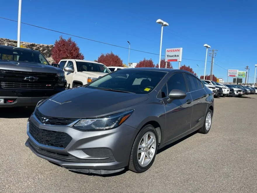 2018 Chevrolet Cruze LT photo 1