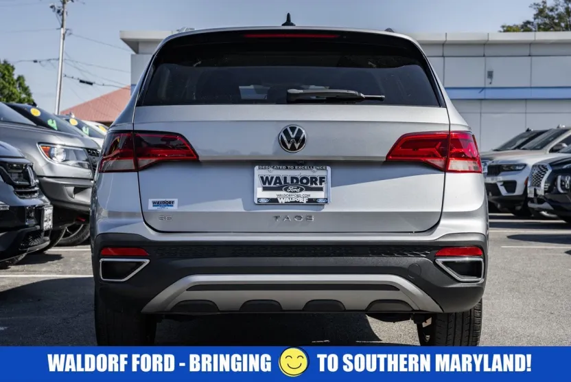 2022 Volkswagen Taos SE photo 1