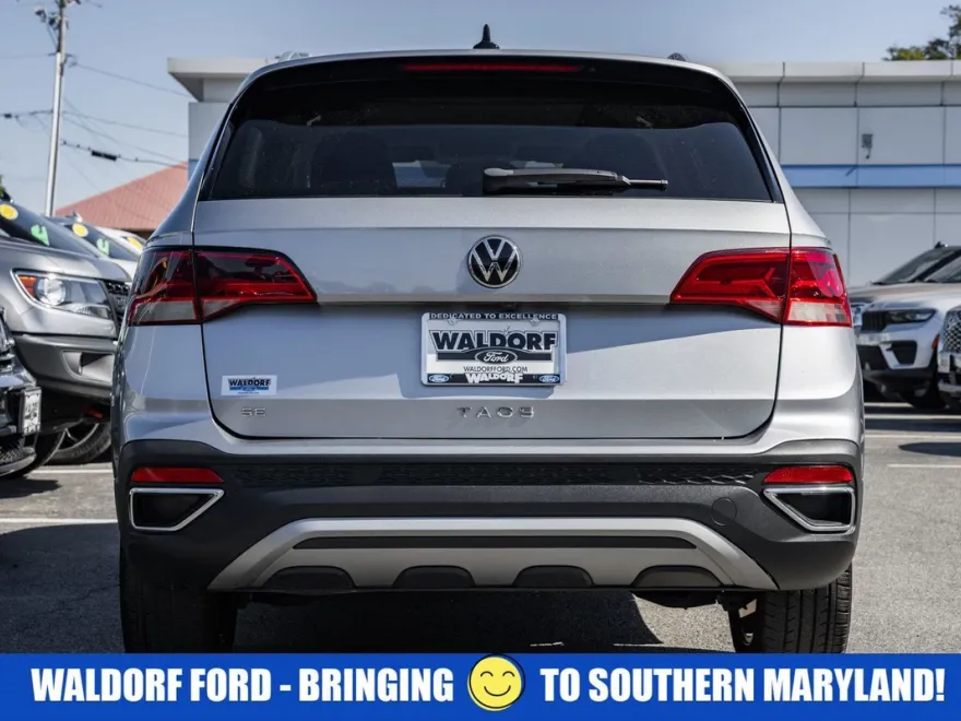 2022 Volkswagen Taos SE photo 1