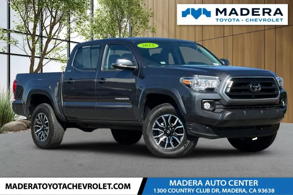 2023 Toyota Tacoma SR V6 photo 1