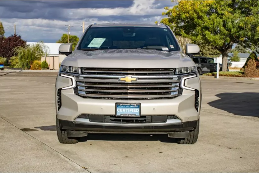 2024 Chevrolet Suburban High Country photo 1